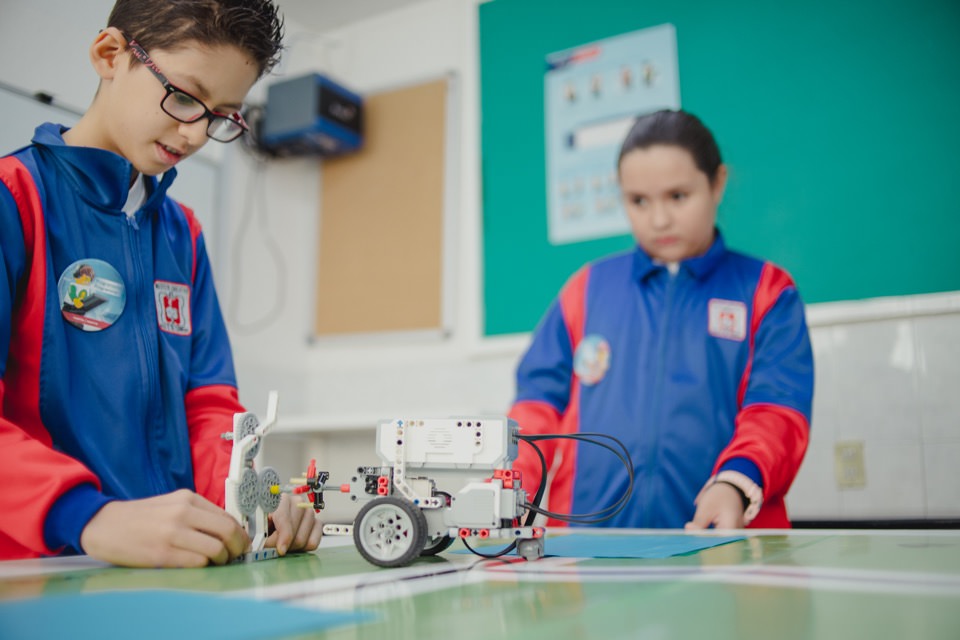 niños clase robotica